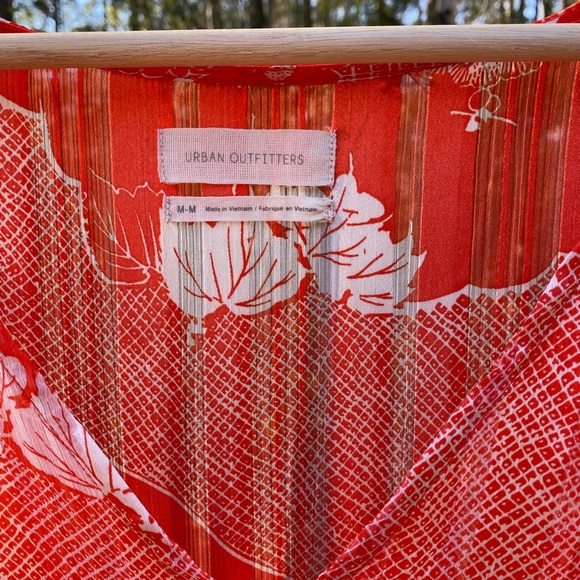 Red white and black coy fish pond dress - Picture 4 of 11